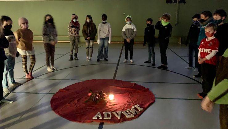 Frühschicht in der Turnhalle der Heilig-Geist-Schule. Foto: S. Lange-Glandorf