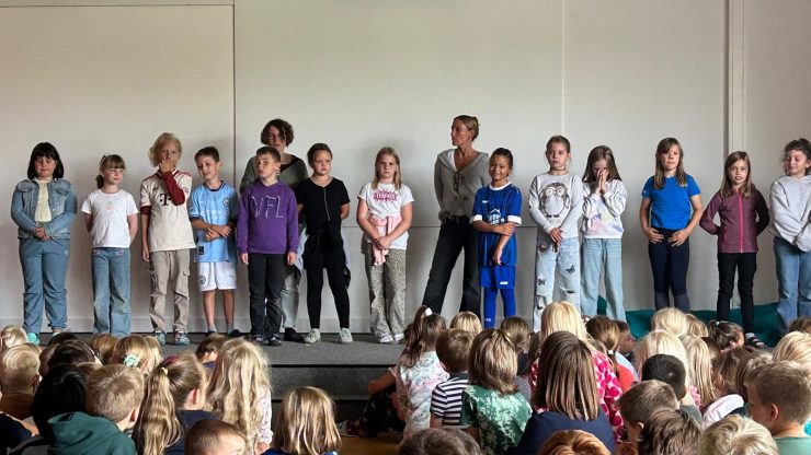 Die Konflitlotsen-AG hat sich auf der letzten Schulversammlung vorgestellt.